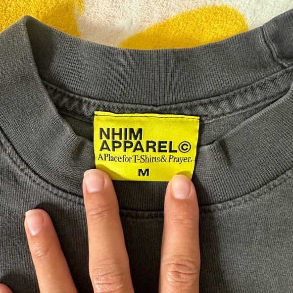 “God is everywhere” relaxed tee - Picture 4 of 4